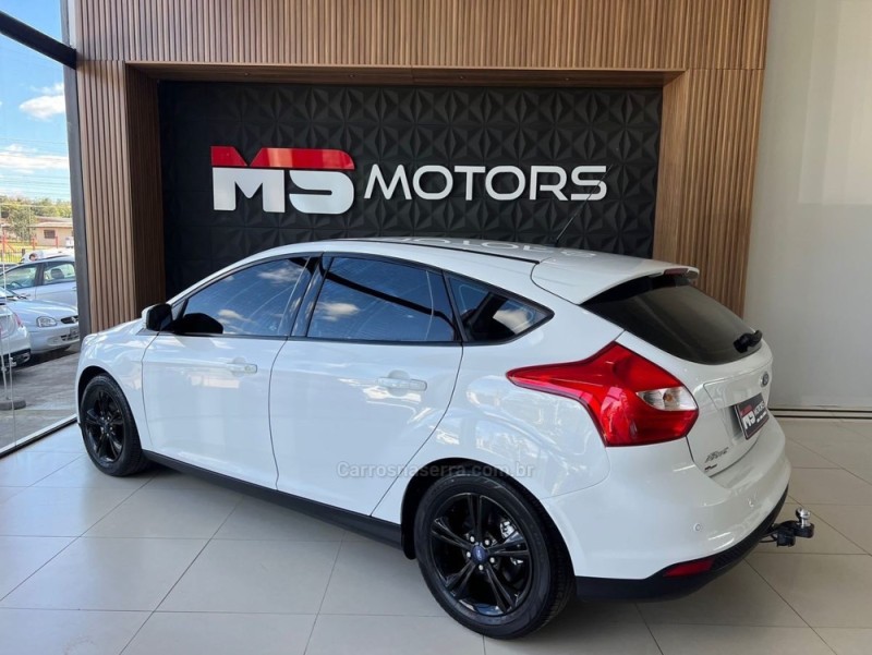 FOCUS 1.6 SE 16V FLEX 4P AUTOMÁTICO - 2015 - PORTãO
