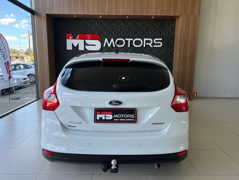 FOCUS 1.6 SE 16V FLEX 4P AUTOMÁTICO - 2015 - PORTãO