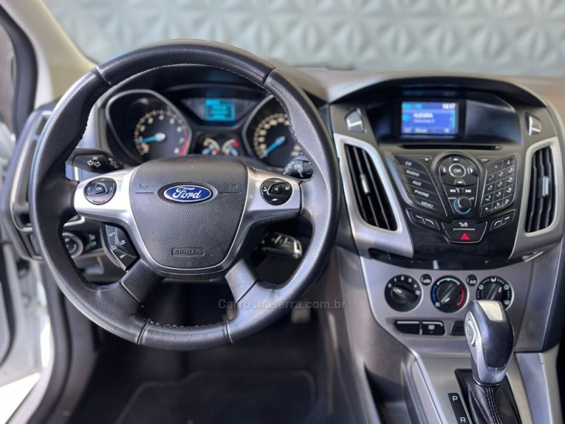 FOCUS 1.6 SE 16V FLEX 4P AUTOMÁTICO - 2015 - PORTãO