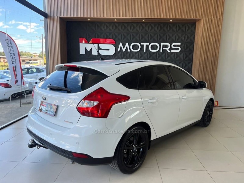 FOCUS 1.6 SE 16V FLEX 4P AUTOMÁTICO - 2015 - PORTãO