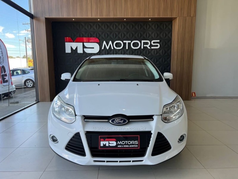 FOCUS 1.6 SE 16V FLEX 4P AUTOMÁTICO - 2015 - PORTãO