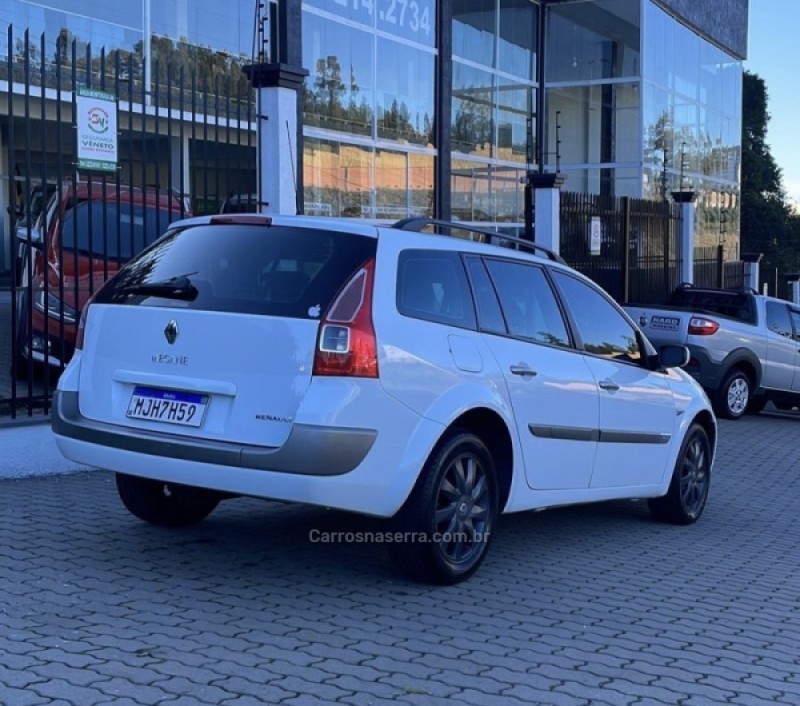 MÉGANE 1.6 DYNAMIQUE GRAND TOUR 16V FLEX 4P MANUAL - 2011 - CAXIAS DO SUL