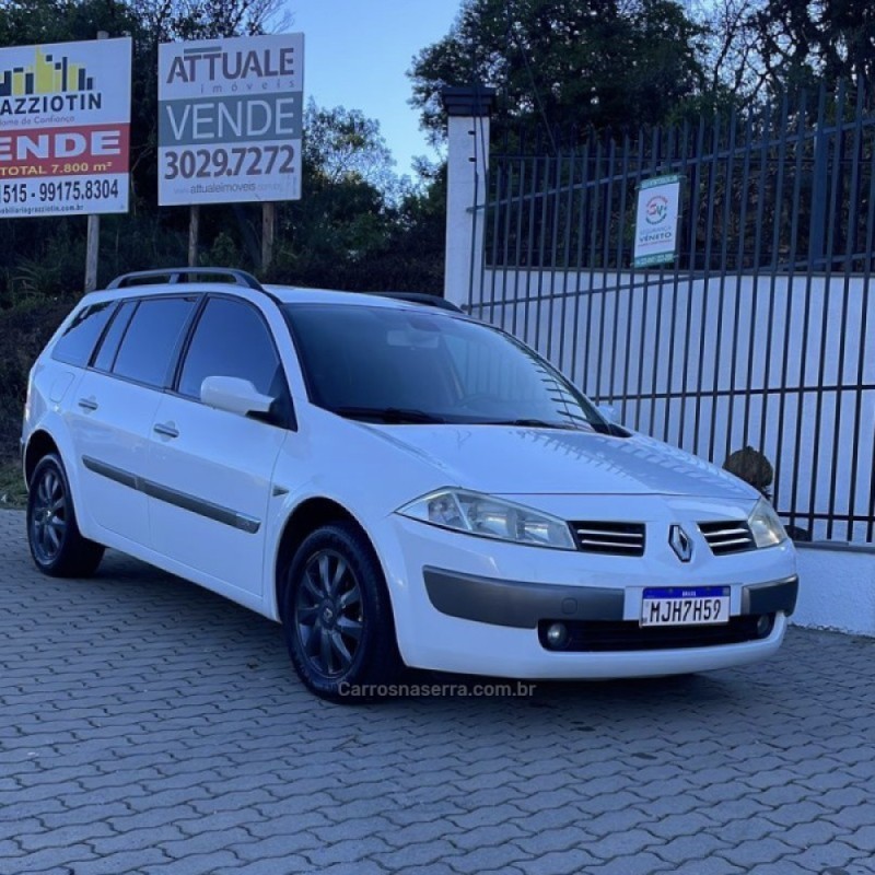 MÉGANE 1.6 DYNAMIQUE GRAND TOUR 16V FLEX 4P MANUAL - 2011 - CAXIAS DO SUL