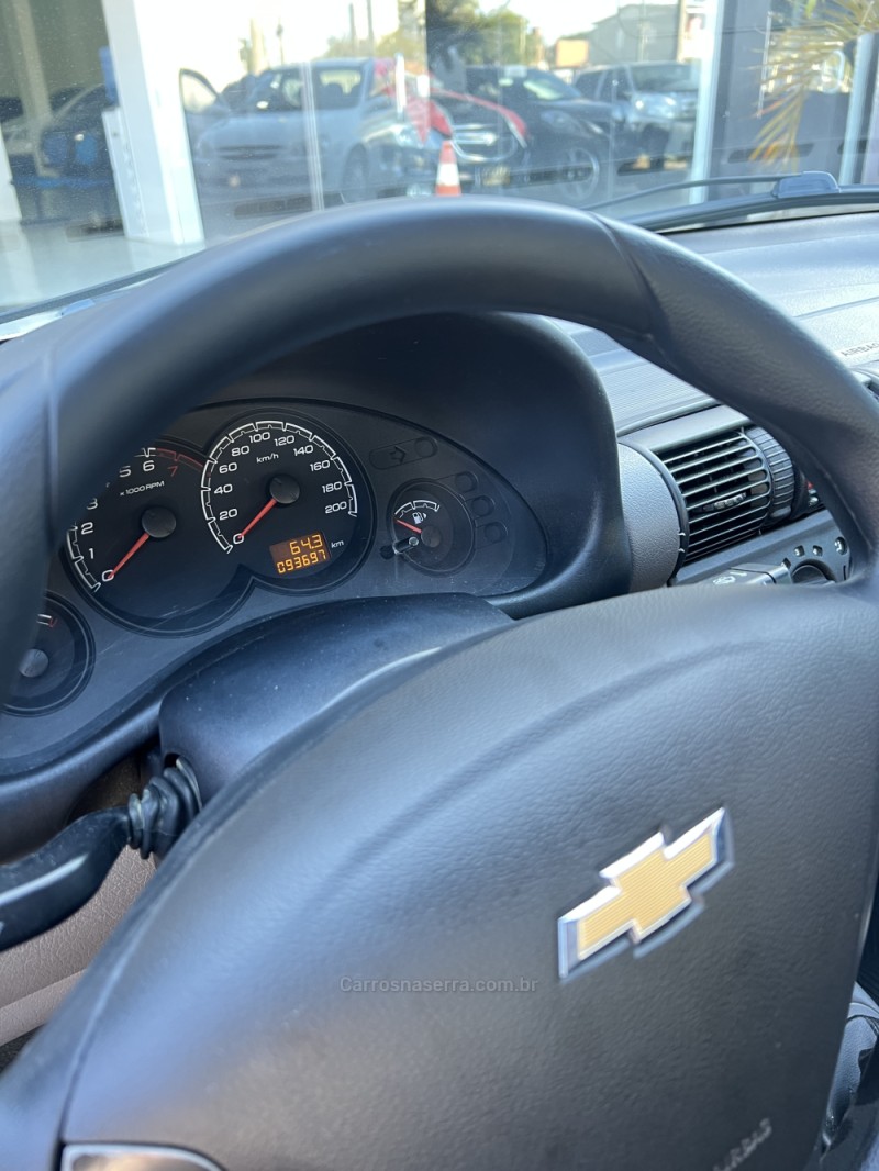 CORSA 1.0 MPFI CLASSIC SEDAN LIFE 8V FLEX 4P MANUAL - 2016 - NOVO HAMBURGO