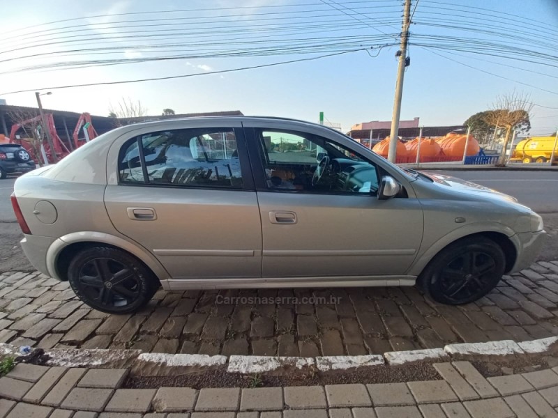 ASTRA 2.0 MPFI 8V FLEX 4P MANUAL - 2004 - VACARIA