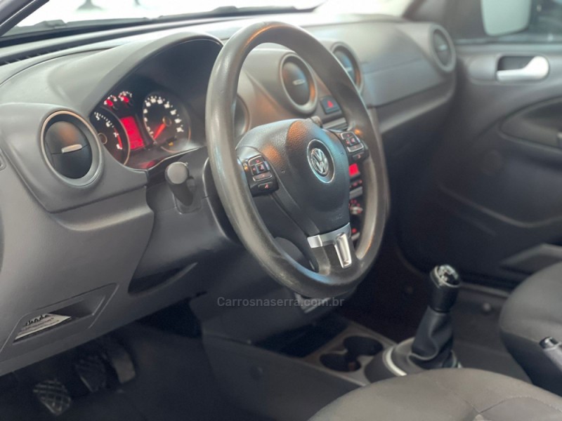 VOYAGE 1.0 MI COMFORTLINE 8V FLEX 4P MANUAL - 2015 - NOVO HAMBURGO