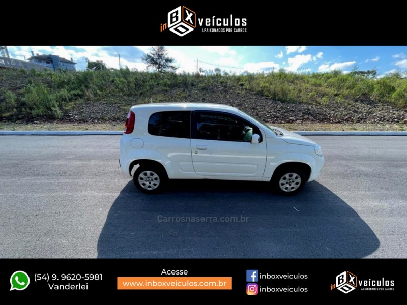 UNO 1.0 VIVACE 8V FLEX 2P MANUAL - 2012 - GRAMADO