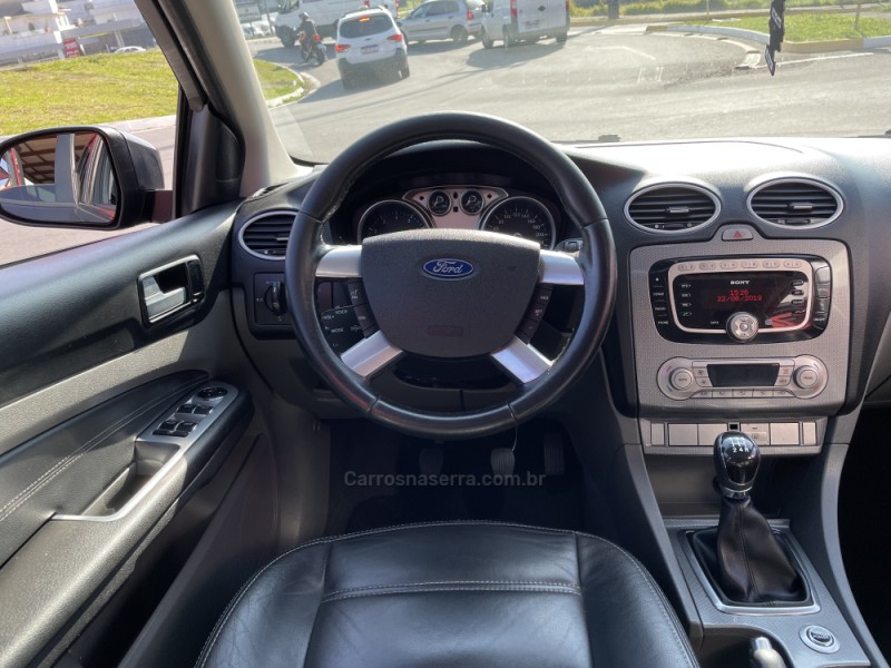 FOCUS 2.0 GHIA 16V GASOLINA 4P MANUAL - 2009 - FARROUPILHA