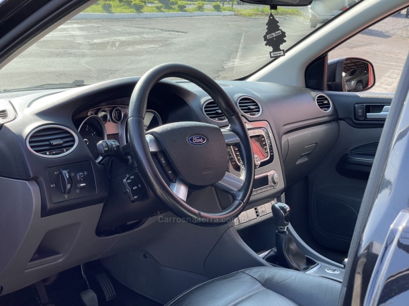 FOCUS 2.0 GHIA 16V GASOLINA 4P MANUAL - 2009 - FARROUPILHA