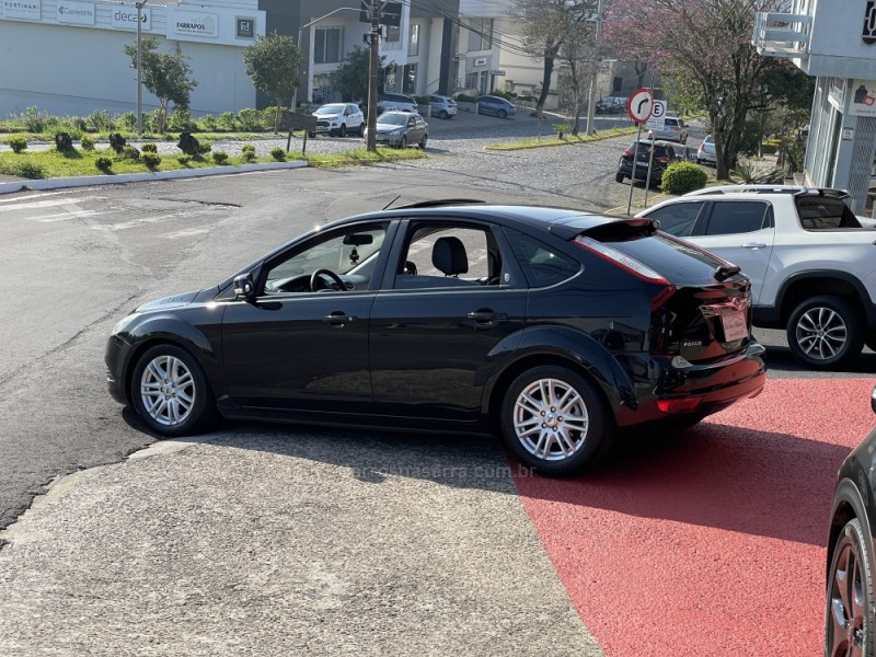 FOCUS 2.0 GHIA 16V GASOLINA 4P MANUAL - 2009 - FARROUPILHA