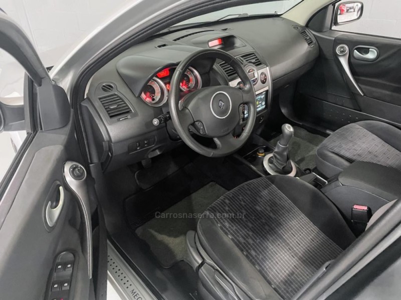 MÉGANE 1.6 DYNAMIQUE GRAND TOUR 16V FLEX 4P MANUAL - 2011 - NOVO HAMBURGO
