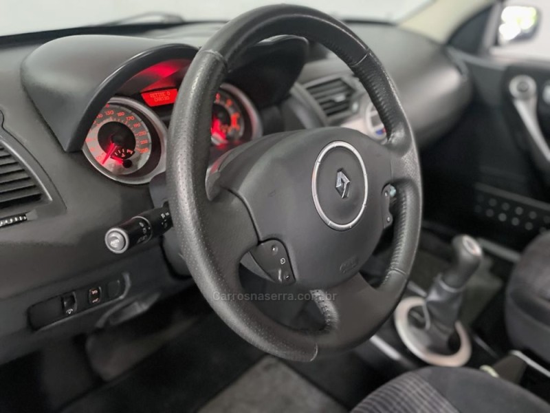 MÉGANE 1.6 DYNAMIQUE GRAND TOUR 16V FLEX 4P MANUAL - 2011 - NOVO HAMBURGO