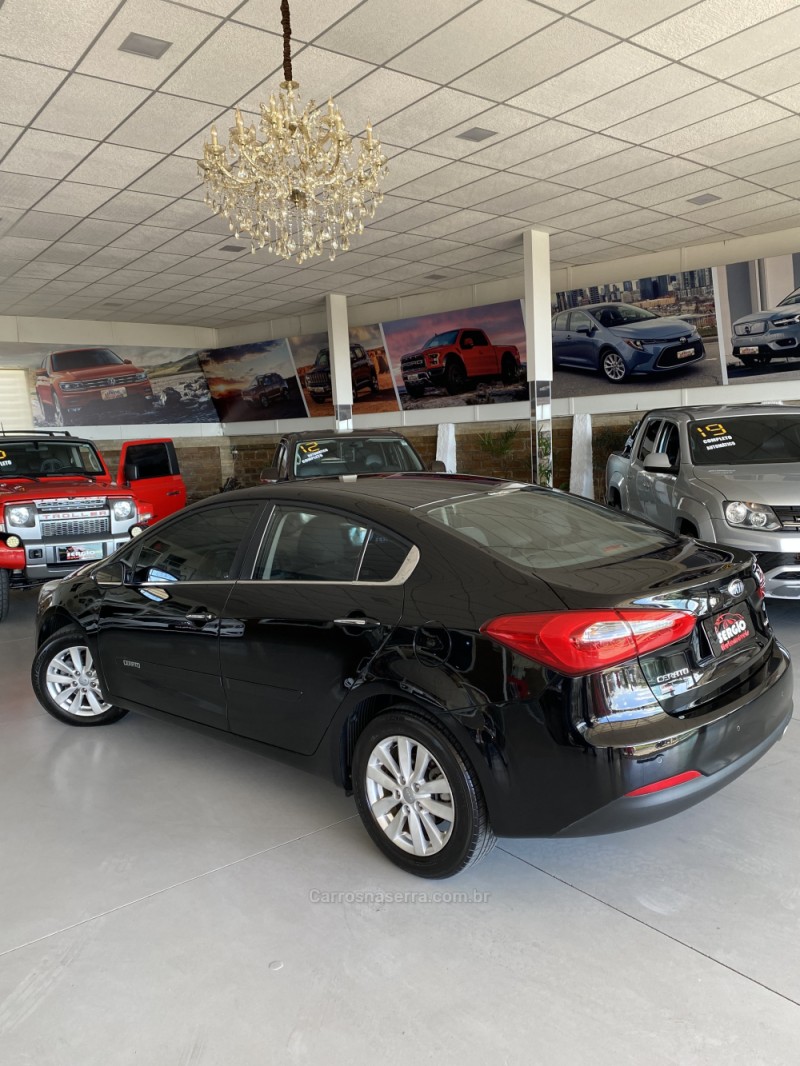 CERATO 1.6 E.221 SEDAN 16V GASOLINA 4P AUTOMÁTICO - 2014 - PAROBé