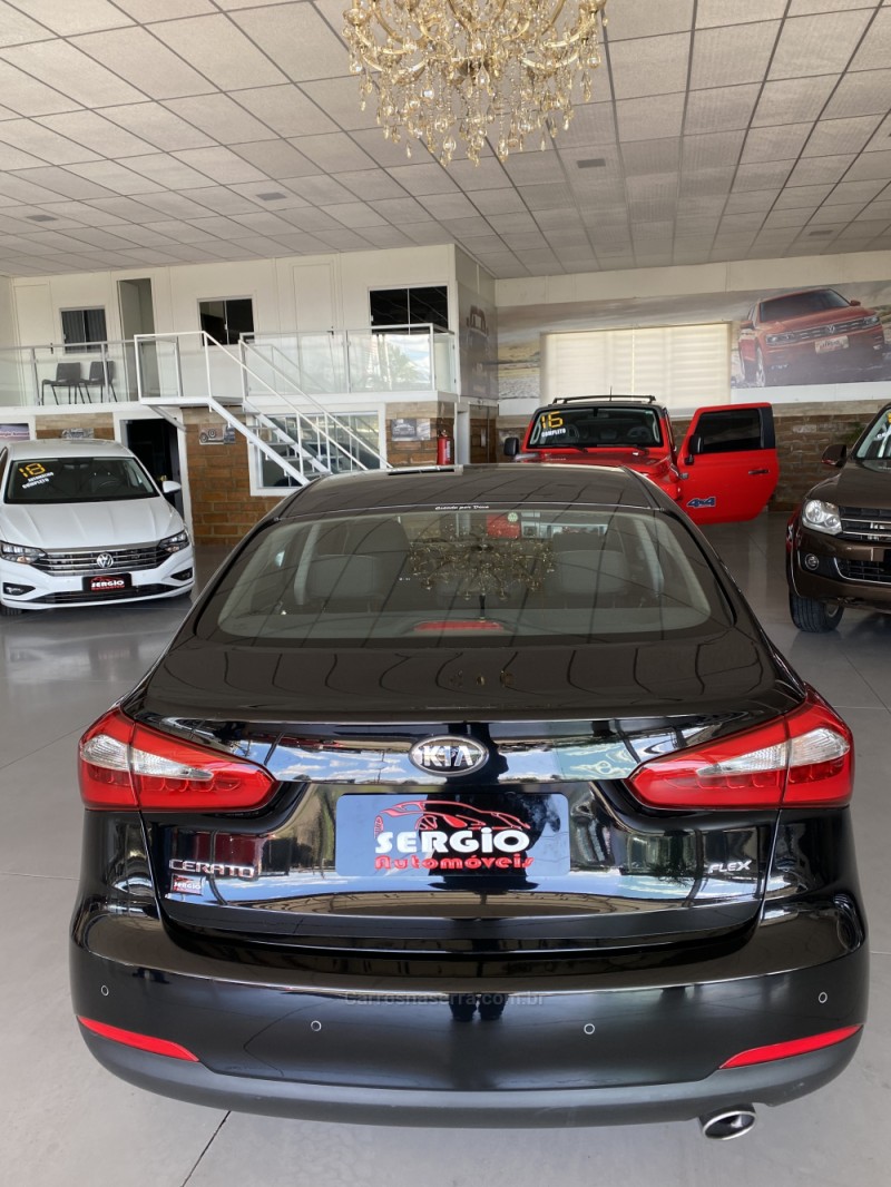 CERATO 1.6 E.221 SEDAN 16V GASOLINA 4P AUTOMÁTICO - 2014 - PAROBé