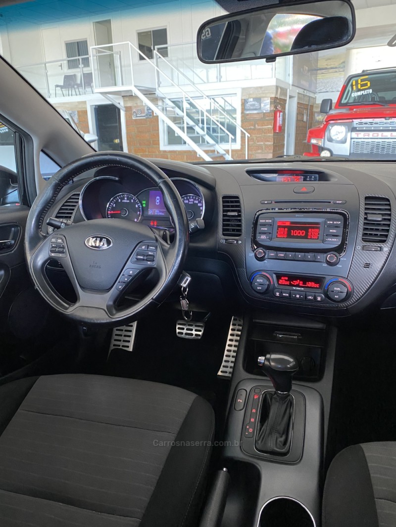 CERATO 1.6 E.221 SEDAN 16V GASOLINA 4P AUTOMÁTICO - 2014 - PAROBé