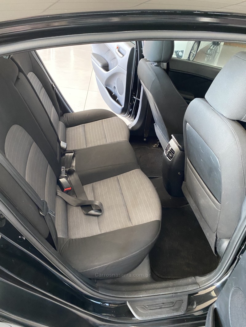 CERATO 1.6 E.221 SEDAN 16V GASOLINA 4P AUTOMÁTICO - 2014 - PAROBé