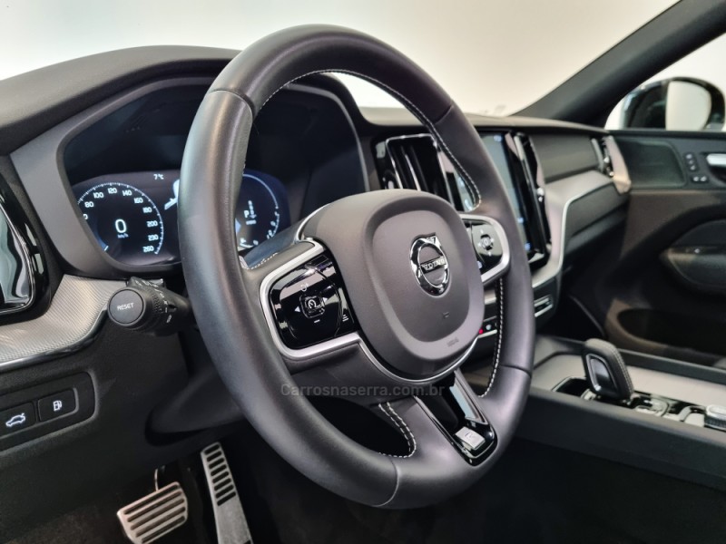 XC60 2.0 T8 R DESIGN HYBRID GASOLINA 4P AUTOMÁTICO - 2020 - BENTO GONçALVES
