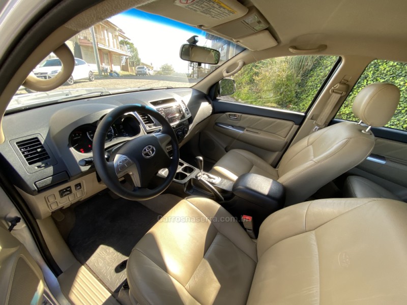 HILUX SW4 2.7 SR 4X2 16V FLEX 4P AUTOMÁTICO - 2014 - FARROUPILHA