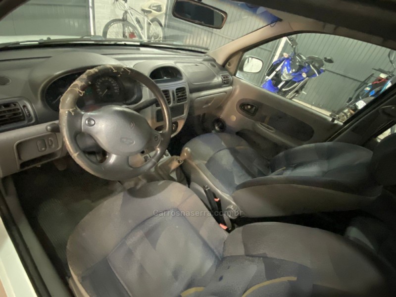 CLIO 1.0 RN SEDAN 16V GASOLINA 4P MANUAL - 2002 - CAXIAS DO SUL