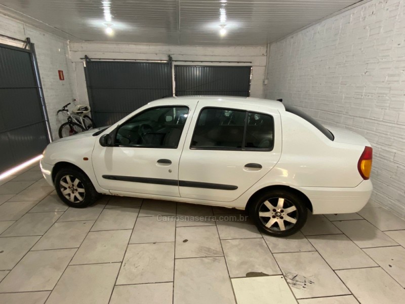 CLIO 1.0 RN SEDAN 16V GASOLINA 4P MANUAL - 2002 - CAXIAS DO SUL