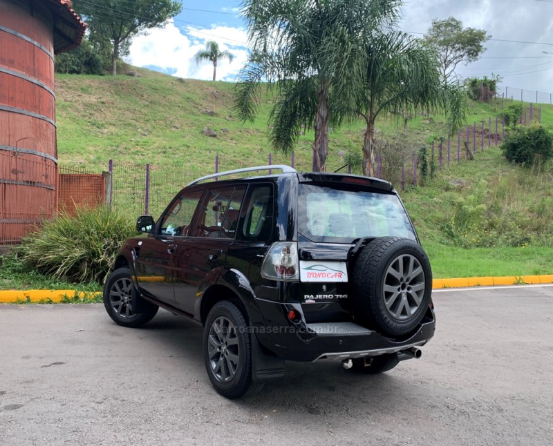 PAJERO TR4 2.0 4X4 16V 140CV FLEX 4P MANUAL - 2010 - CAXIAS DO SUL