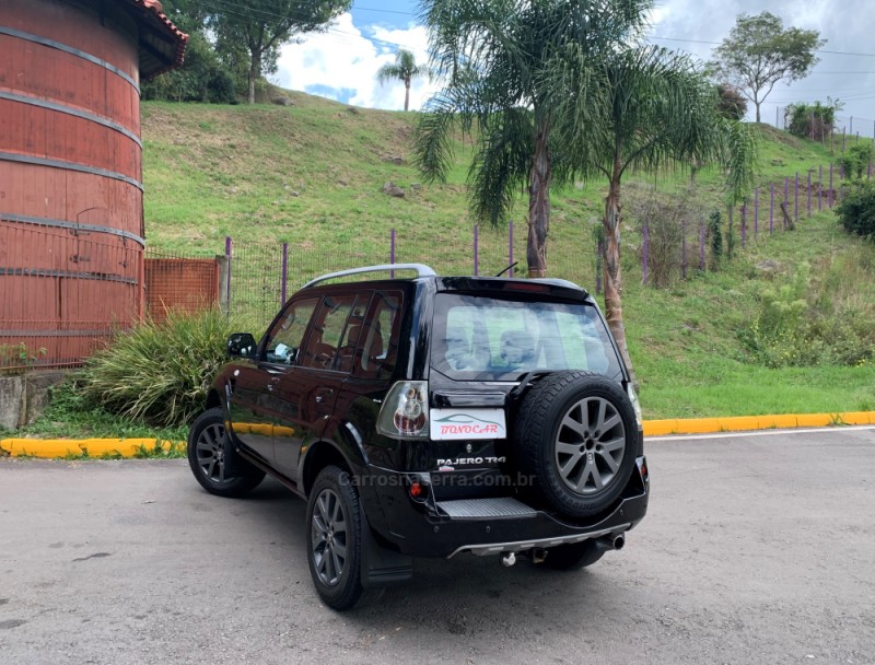 PAJERO TR4 2.0 4X4 16V 140CV FLEX 4P MANUAL - 2010 - CAXIAS DO SUL