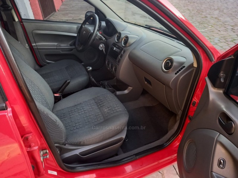 FIESTA 1.0 MPI PERSONNALITÉ 8V GASOLINA 4P MANUAL - 2003 - CAXIAS DO SUL