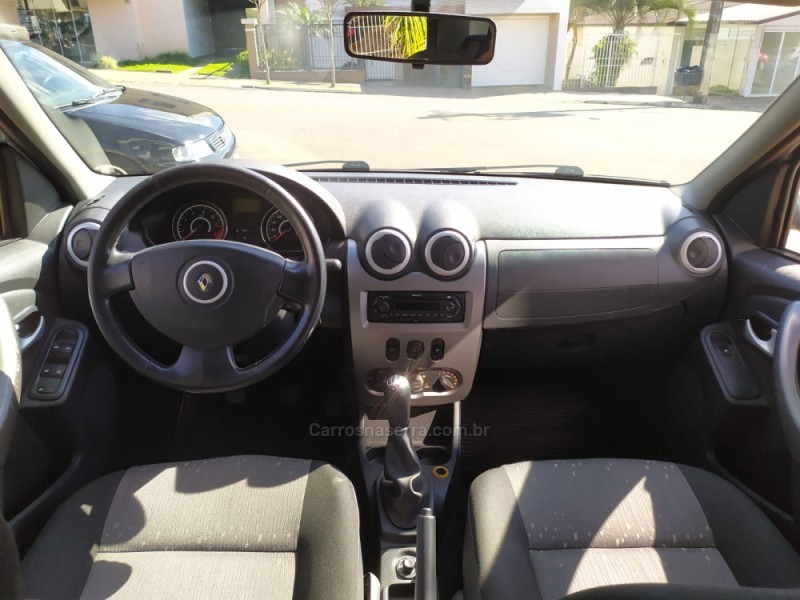 LOGAN 1.6 EXPRESSION 8V FLEX 4P MANUAL - 2011 - GUAPORé