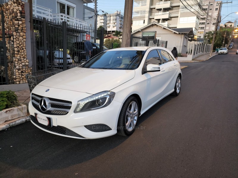A 200 1.6 TURBO URBAN 16V GASOLINA 4P AUTOMÁTICO - 2015 - BENTO GONçALVES