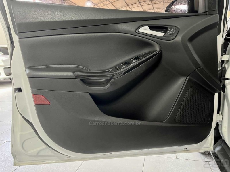FOCUS 2.0 SE HATCH 16V FLEX 4P AUTO - 2016 - ESTâNCIA VELHA