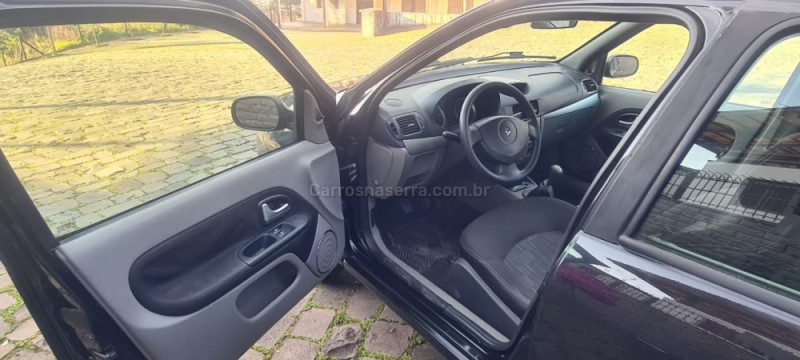 SYMBOL 1.6 EXPRESSION 8V FLEX 4P MANUAL - 2011 - CAXIAS DO SUL