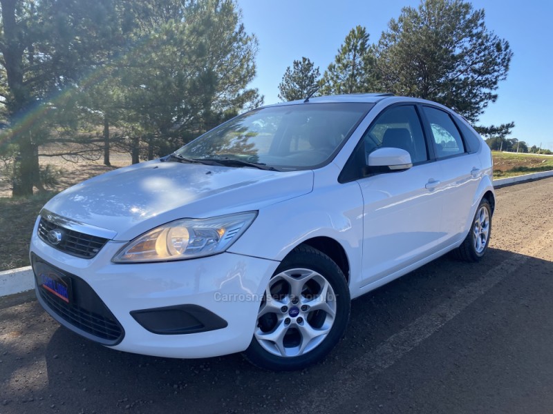 focus 2.0 titanium hatch 16v flex 4p automatico 2013 vacaria