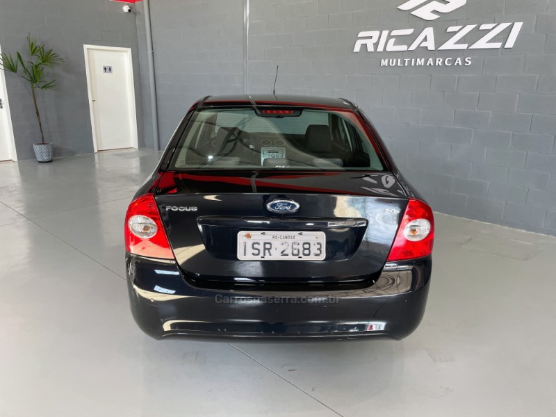 FOCUS 2.0 GLX 16V FLEX 4P MANUAL - 2012 - ESTâNCIA VELHA