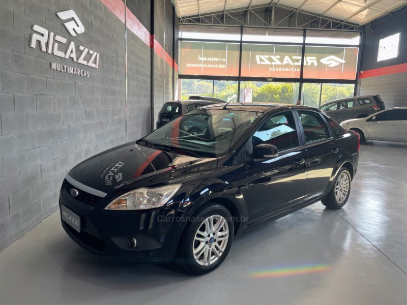 FOCUS 2.0 GLX 16V FLEX 4P MANUAL - 2012 - ESTâNCIA VELHA