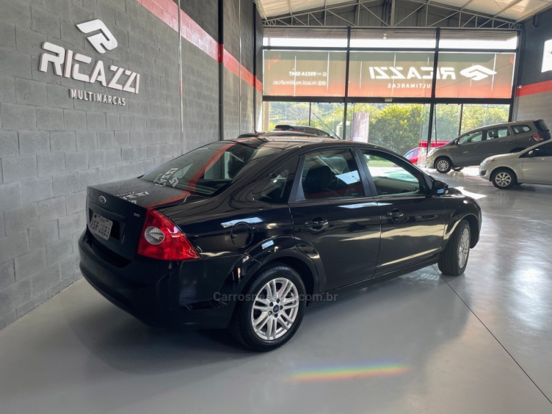 FOCUS 2.0 GLX 16V FLEX 4P MANUAL - 2012 - ESTâNCIA VELHA