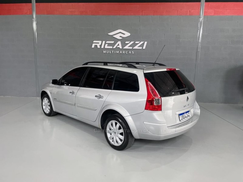 MÉGANE 1.6 DYNAMIQUE GRAND TOUR 16V FLEX 4P MANUAL - 2011 - NOVO HAMBURGO