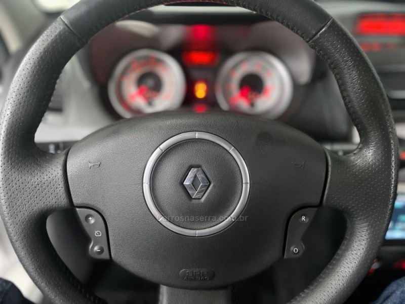 MÉGANE 1.6 DYNAMIQUE GRAND TOUR 16V FLEX 4P MANUAL - 2011 - NOVO HAMBURGO