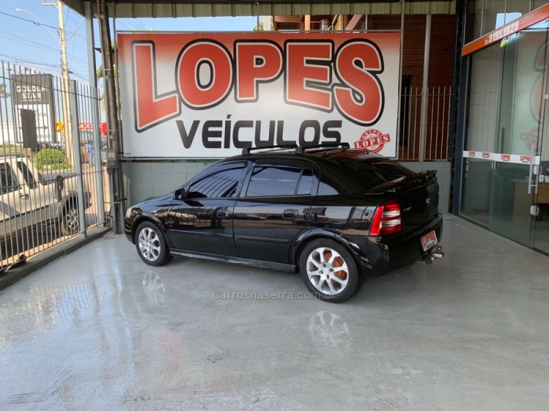 ASTRA 2.0 MPFI ADVANTAGE 8V FLEX 4P MANUAL - 2011 - PORTãO