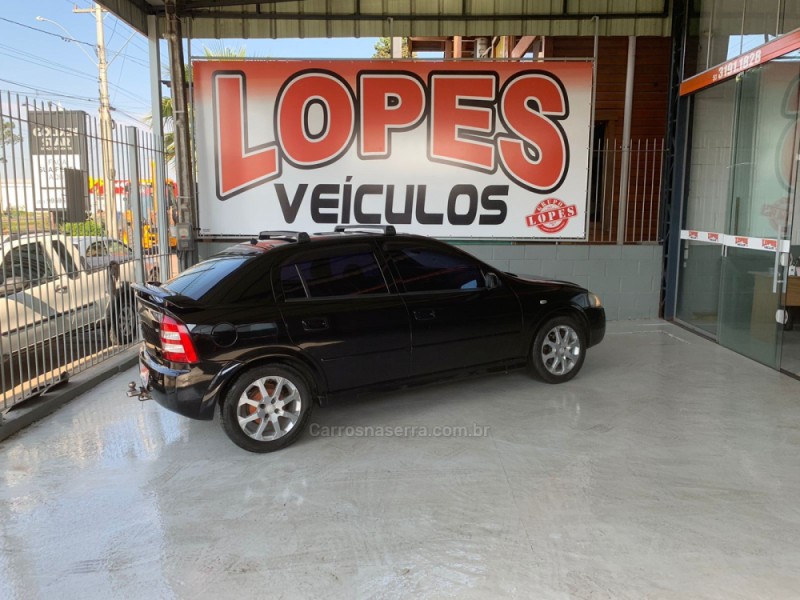 ASTRA 2.0 MPFI ADVANTAGE 8V FLEX 4P MANUAL - 2011 - PORTãO