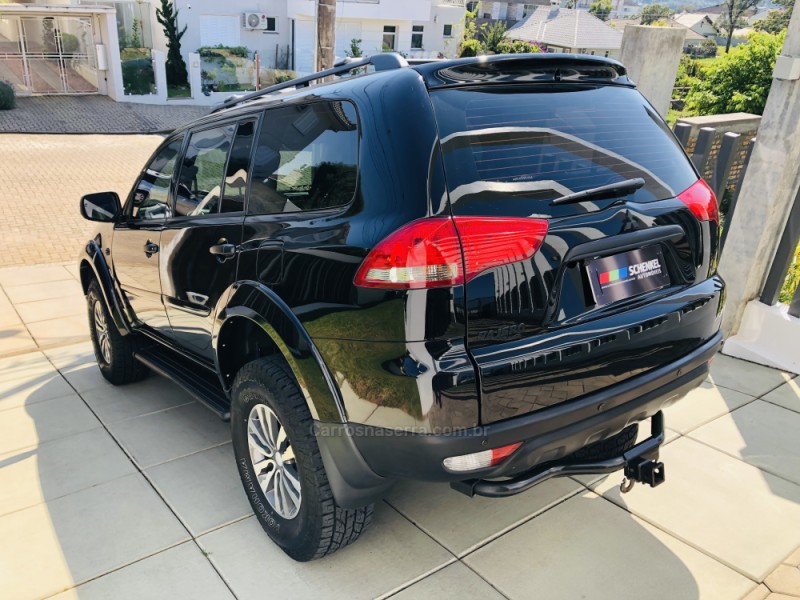 PAJERO 3.5 HPE 4X4 7 LUGARES V6 24V FLEX 4P AUTOMÁTICO - 2017 - NOVA PETRóPOLIS