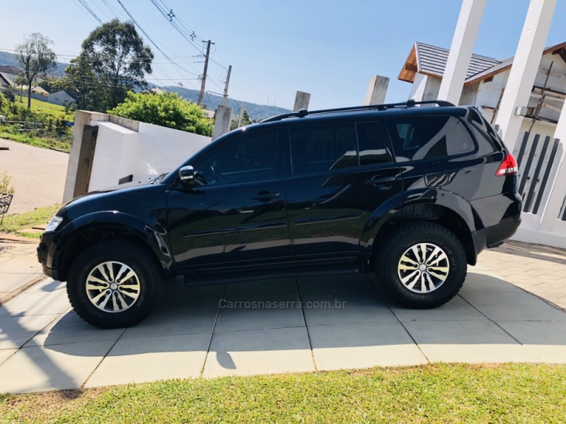 PAJERO 3.5 HPE 4X4 7 LUGARES V6 24V FLEX 4P AUTOMÁTICO - 2017 - NOVA PETRóPOLIS