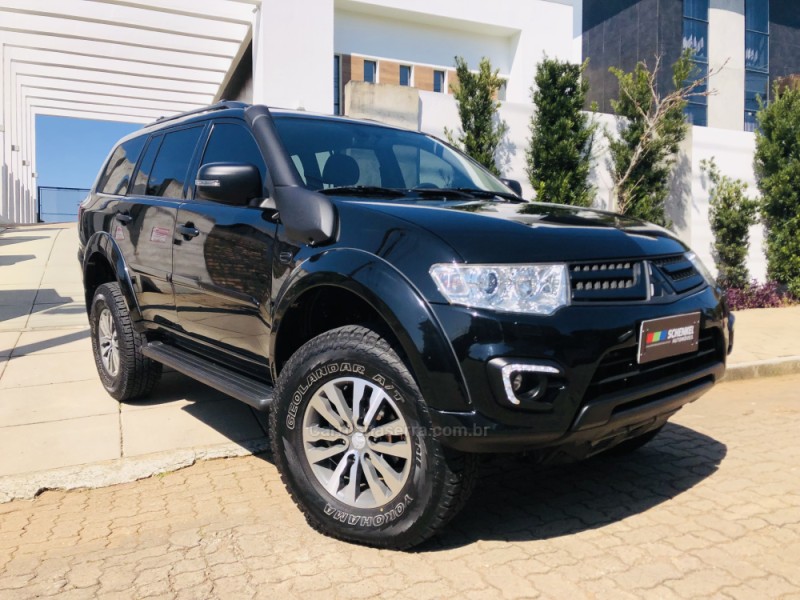 PAJERO 3.5 HPE 4X4 7 LUGARES V6 24V FLEX 4P AUTOMÁTICO - 2017 - NOVA PETRóPOLIS