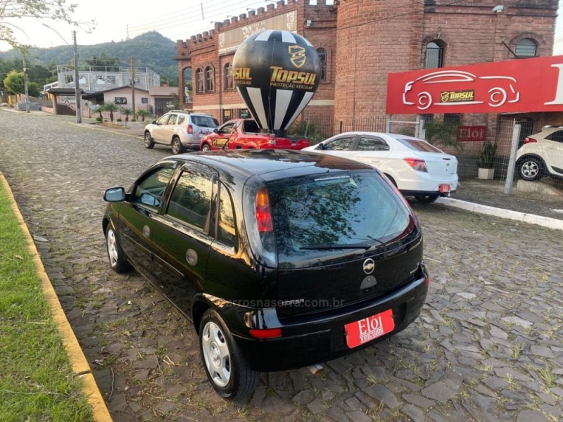 CORSA 1.4 MPFI MAXX 8V FLEX 4P MANUAL - 2011 - DOIS IRMãOS
