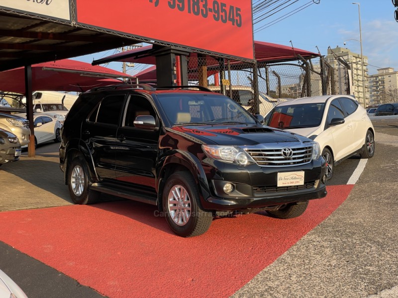 HILUX SW4 3.0 SRV 4X4 7 LUGARES 16V TURBO INTERCOOLER DIESEL 4P AUTOMÁTICO - 2012 - FARROUPILHA