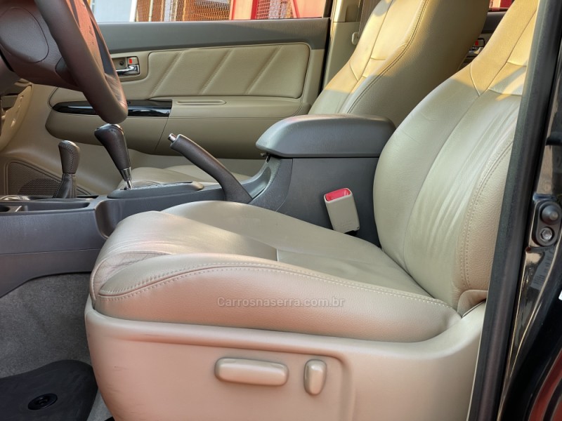 HILUX SW4 3.0 SRV 4X4 7 LUGARES 16V TURBO INTERCOOLER DIESEL 4P AUTOMÁTICO - 2012 - FARROUPILHA