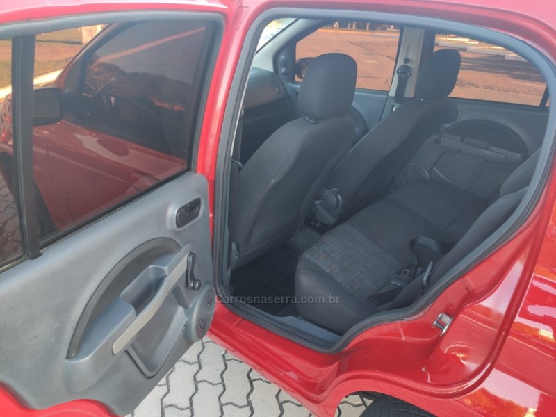 UNO 1.0 VIVACE 8V FLEX 4P MANUAL - 2014 - FARROUPILHA