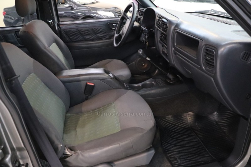 S10 2.8 DLX 4X2 CD 12V TURBO INTERCOOLER DIESEL 4P MANUAL - 2004 - CAXIAS DO SUL