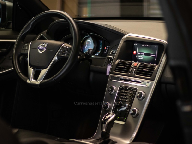 XC60 2.4 D5 MOMENTUM DIESEL AWD 4P AUTOMÁTICO - 2017 - CAXIAS DO SUL