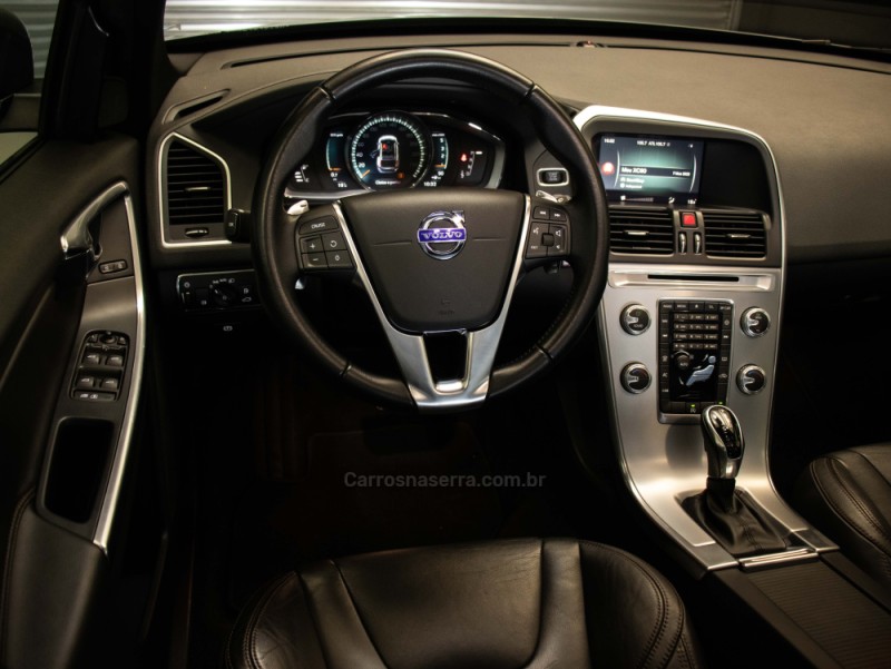 XC60 2.4 D5 MOMENTUM DIESEL AWD 4P AUTOMÁTICO - 2017 - CAXIAS DO SUL
