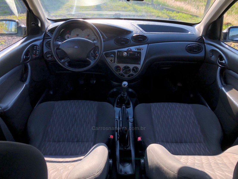 FOCUS 1.6 GLX 8V GASOLINA 4P MANUAL - 2005 - PAROBé